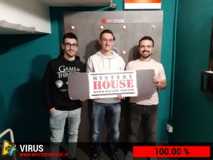 escape room mystery house torino Virus 404