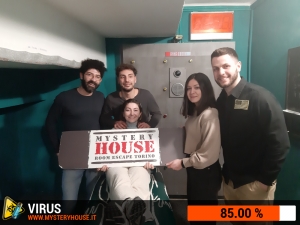 escape room mystery house torino Virus 404