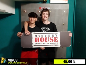 escape room mystery house torino Virus 404